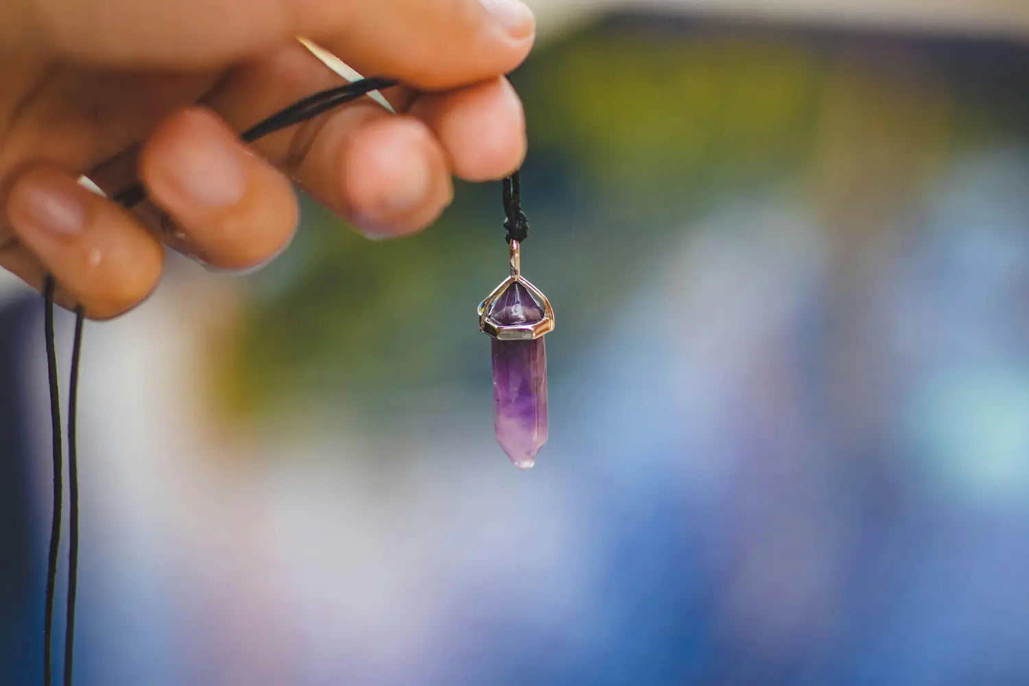 A Guide to Choosing the Perfect Stone Necklace: Find Your Ideal Gemstone